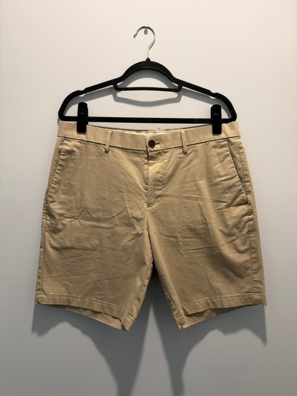 Banana Republic Men's Classic 9” Chino Shorts in Khaki